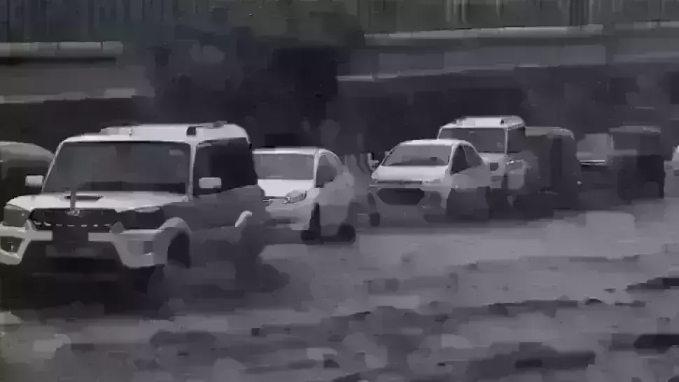 Heavy rain lashes parts of Delhi, Noida, Ghaziabad, IMD predicts more rainfall