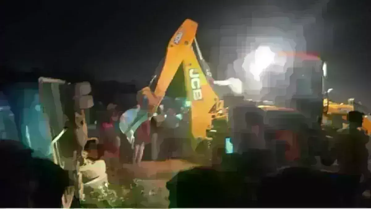 17 Killed, 5 Injured In Bus Accident In Kanpur 17 Killed, 5 Injured In Bus Accident In Kanpur