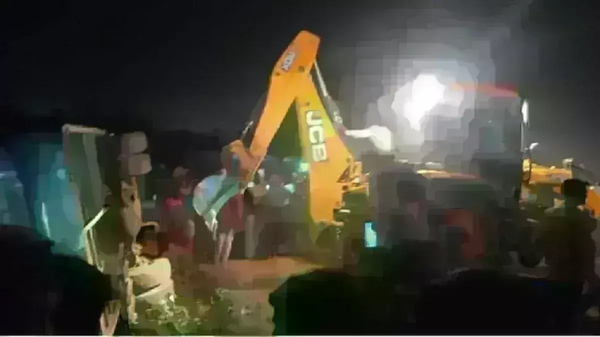 17 Killed, 5 Injured In Bus Accident In Kanpur
