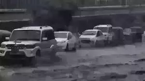 Heavy rain lashes parts of Delhi, Noida, Ghaziabad, IMD predicts more rainfall