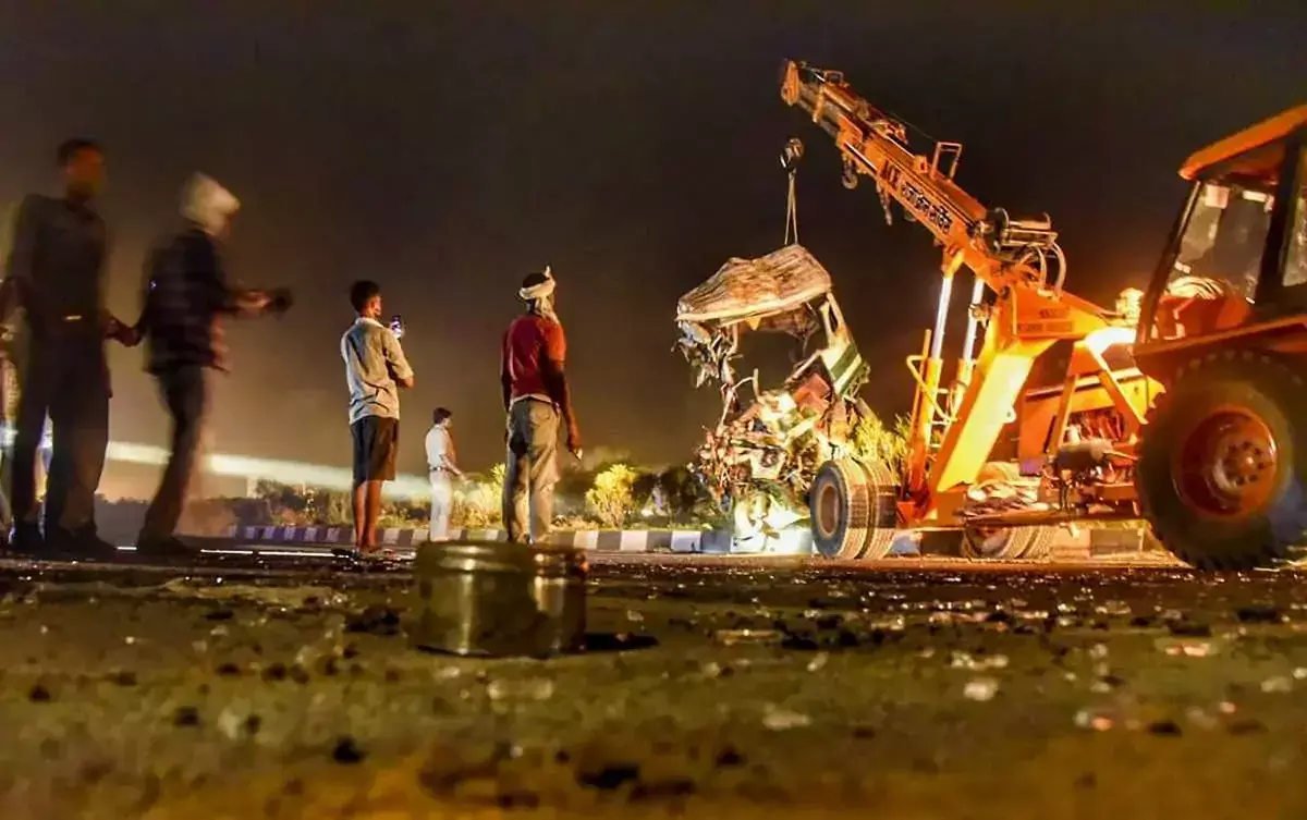 17 Killed, 5 Injured In Bus Accident In Kanpur